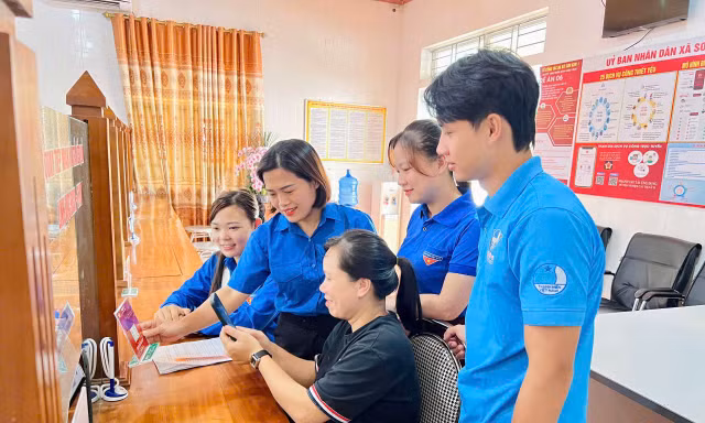 Những trợ lý số của người dân vùng biên 