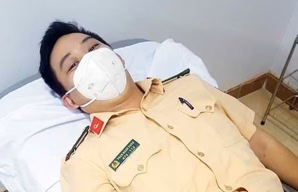 5 chiến sĩ công an hiến máu cứu sản phụ trong đêm