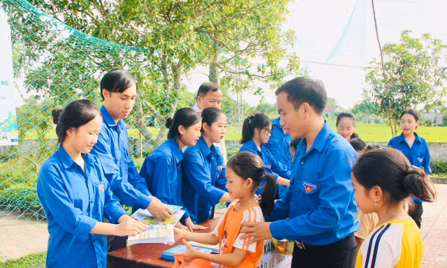 Lan tỏa hoạt động đổi rác lấy đồ dùng học tập