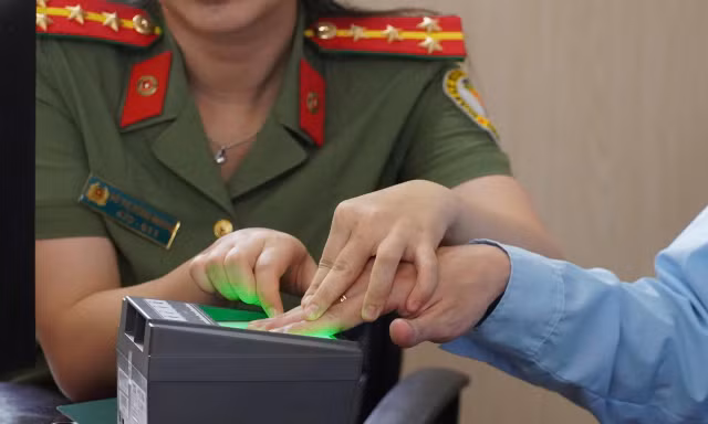 Hà Tĩnh 'chạy nước rút' cấp định danh điện tử cho người nước ngoài