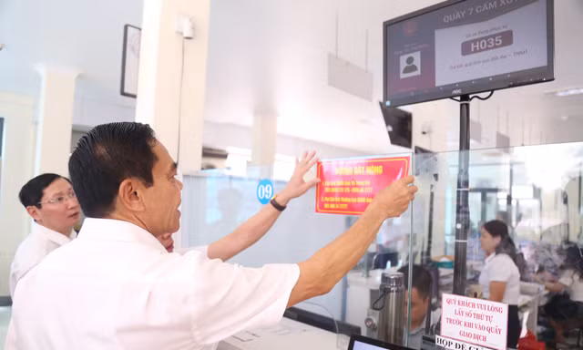 Công khai số điện thoại riêng làm đường dây nóng, Chủ tịch Hà Tĩnh nói 'dân gọi liên tục'