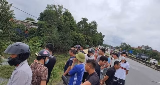 Phát hiện thi thể người đàn ông ở bãi đất trống