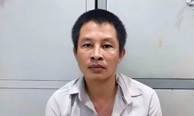 Khởi tố đối tượng cầm dao đuổi đánh bố, chém mẹ tử vong