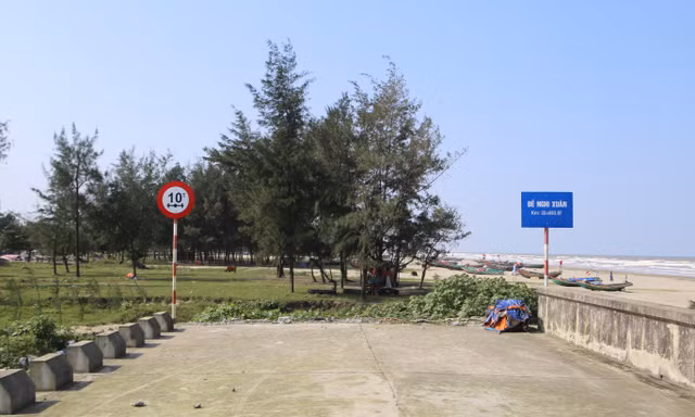 Công trình đê biển 300 tỷ thi công dở dang