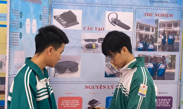 Đôi bạn thân sáng tạo thiết bị thông minh chỉ dẫn đường cho người khiếm thị