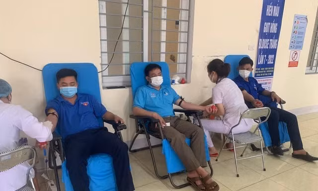 Vượt hàng chục km hiến máu cứu người