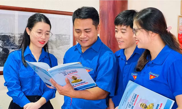 Trao tặng nhiều công trình thanh niên trên quê hương anh Lý Tự Trọng