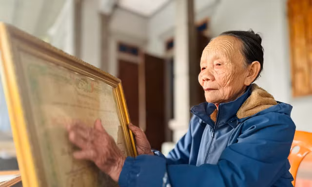 Người vợ 50 năm thờ chồng và bức thư gửi về từ chiến trận: 'Nếu anh không về, em đừng buồn…'