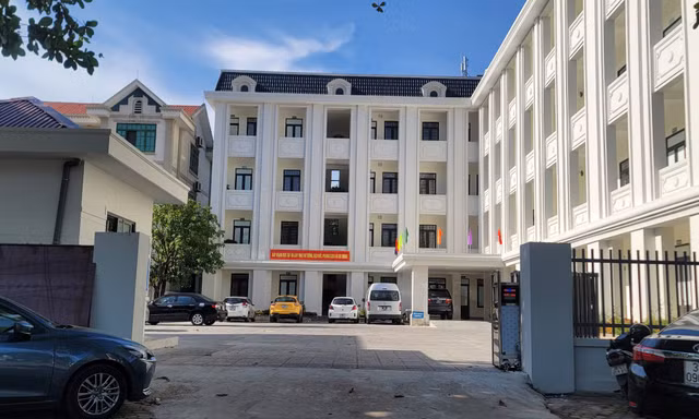 Lật tẩy chiêu 'thổi giá' thiết bị giáo dục tại Hà Tĩnh