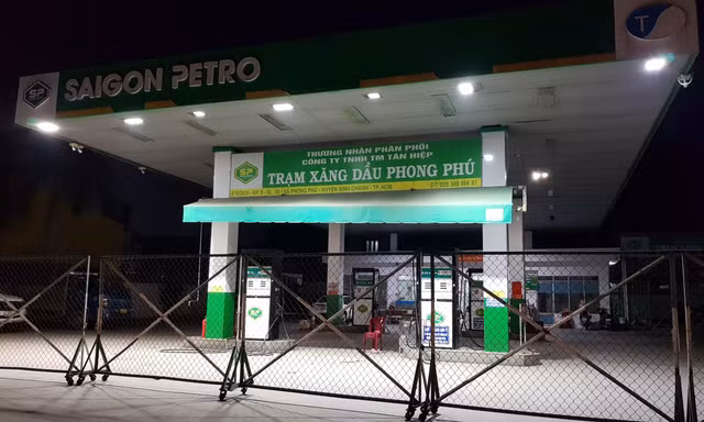Thiếu xăng dầu tiếp diễn, nhiều cửa hàng ở TPHCM ngừng kinh doanh