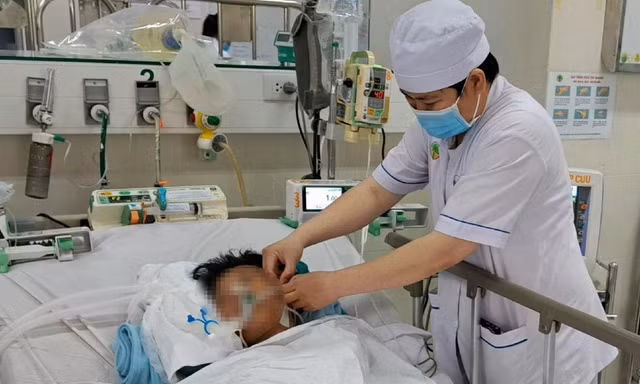 Lặn thi, hai thiếu niên ngạt nước suýt tử vong