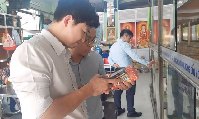 Bắt quả tang cơ sở bán 3 loại thuốc giả