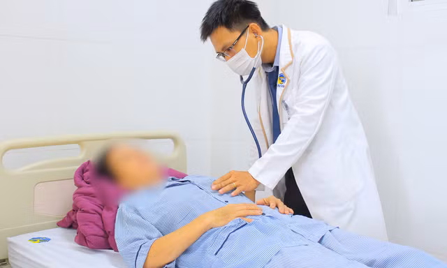Cứu sống nữ bệnh nhân chết lâm sàng vì bệnh lý nguy hiểm