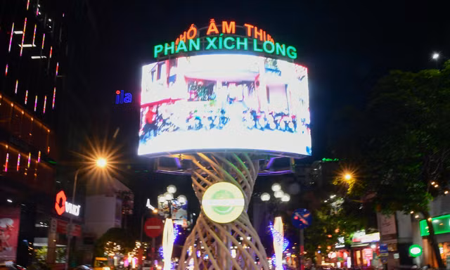 Phố ẩm thực bán tô phở gần 1 triệu đồng, địa phương nói gì?