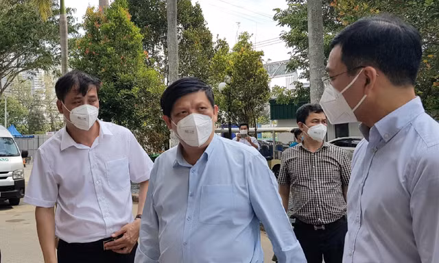 Mượn thiết bị y tế của tư nhân để chống dịch COVID-19