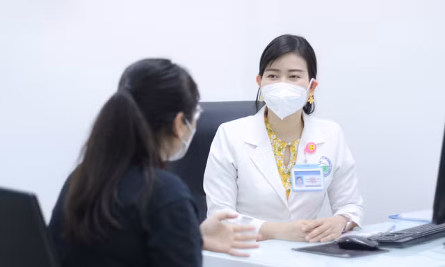 Cô gái trẻ 'tan nát hết vòng 1' vì đi spa lột da, làm hồng 'nhũ hoa'
