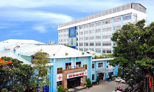 4 bác sĩ trốn việc đi làm xuyên tỉnh ở phòng khám tư 