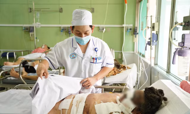 4 thiếu niên bị cụt tay, nguy kịch do chơi pháo tự chế