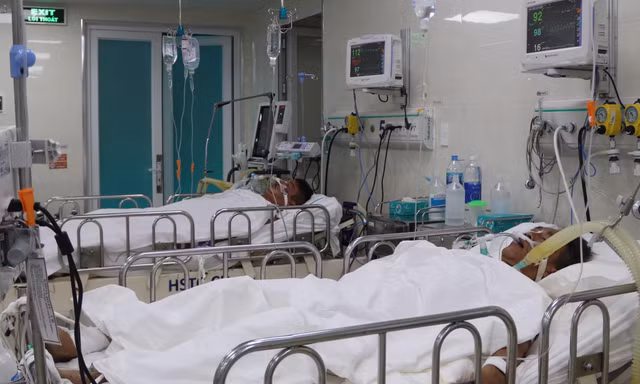 Rượu pha chế từ cồn công nghiệp gây chết 10 người ở TPHCM nguy hiểm ra sao?