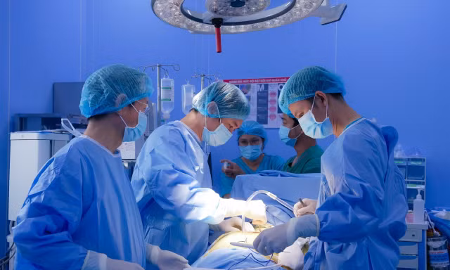 Chỉ mệt mỏi, khó thở đi khám phát hiện khối u lớn ở vùng 'tử huyệt'