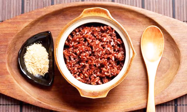 Mẹ bắt 'ăn chay' từ khi chào đời, bé trai co giật vì suy dinh dưỡng nặng