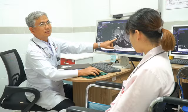 Cô gái đi khám từ lúc 2 tuổi, 19 năm sau mới tìm ra bệnh hiếm gặp 