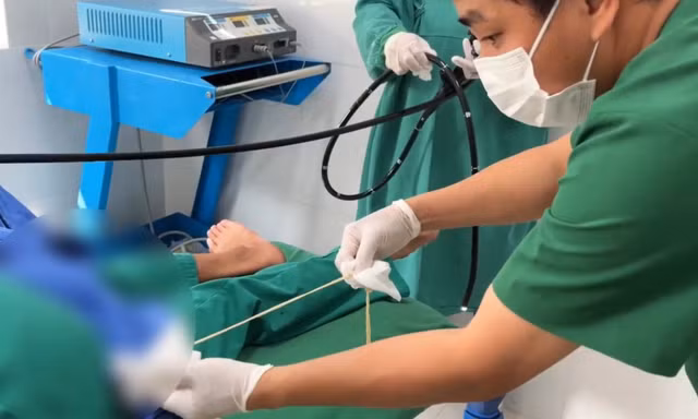 Sán dài 1m 'cư ngụ' trong cơ thể nam thanh niên vì món ăn nhiều người Việt nghiện