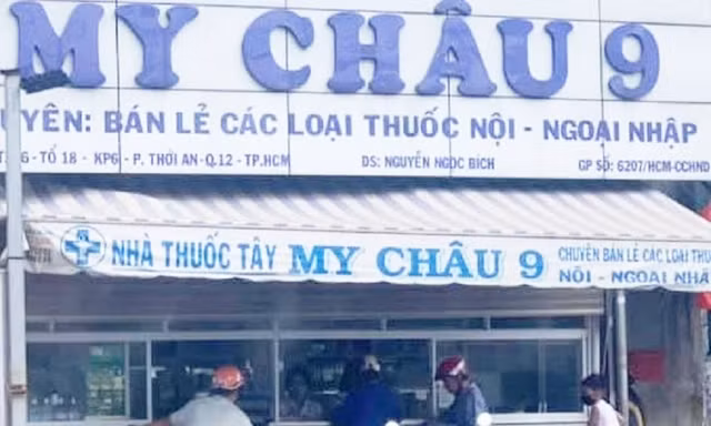 Bắt quả tang nhà thuốc lớn ở TPHCM bán thuốc không rõ nguồn gốc
