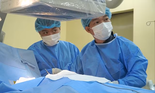 Ho ra máu 'sét đánh' trong đêm, người đàn ông nguy kịch tính mạng