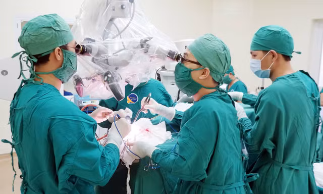 Sau khi tắm người phụ nữ đau đầu dữ dội,nguy kịch vì bệnh lý này