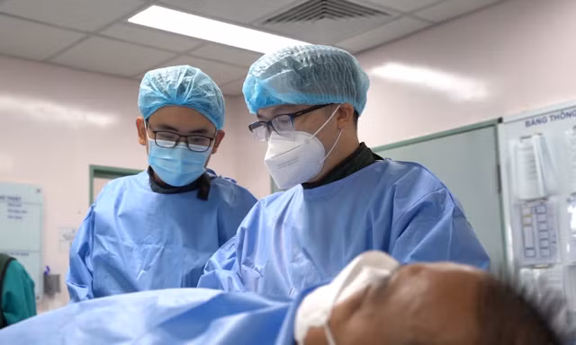 Chỉ mấy vết lở nhỏ, bệnh nhân đau đớn dữ dội rồi suýt phải cắt bỏ chân do căn bệnh nguy hiểm