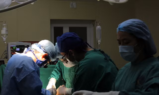 Lá gan dày đặc sỏi phải cắt bỏ vì 'lần lữa' không muốn phẫu thuật