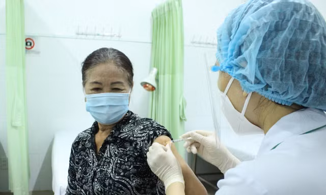 TPHCM tiến nhanh tới mục tiêu bao phủ vắc xin ngừa COVID-19