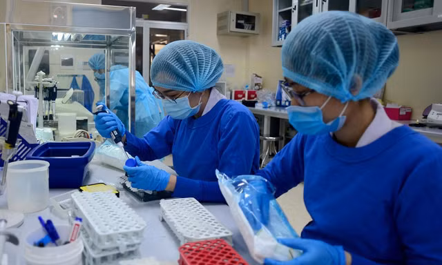 Phát hiện cụ bà từ Mỹ nhập cảnh vào TPHCM nhiễm biến chủng Omicron