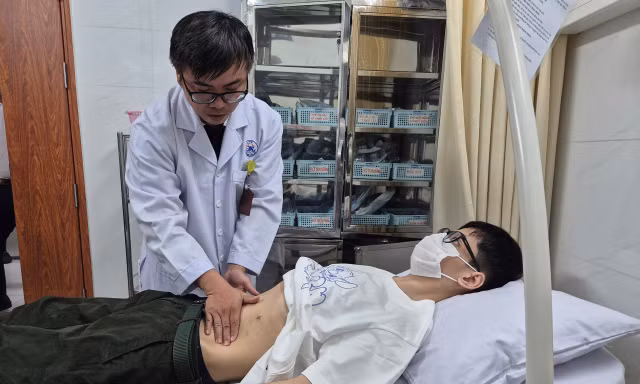 Bỏ ăn để chơi game suốt ngày đêm, nam thanh niên phải phẫu thuật khẩn cấp