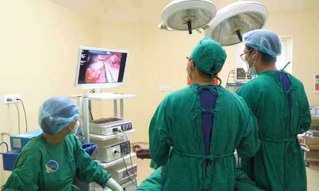 Nữ bệnh nhân hoại tử ruột nguy kịch vì chủ quan với những cơn đau bụng