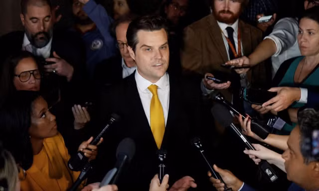 Nghị sĩ Cộng hòa Matt Gaetz phát biểu với báo chí sau khi trình kiến nghị phế truất Chủ tịch Hạ viện Kevin McCarthy. (Ảnh: Reuters)