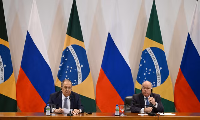 Ngoại trưởng Nga Sergei Lavrov trong cuộc họp báo chung với người đồng cấp BrazilMauro Vieira ngày 17/4. (Ảnh: CNN)