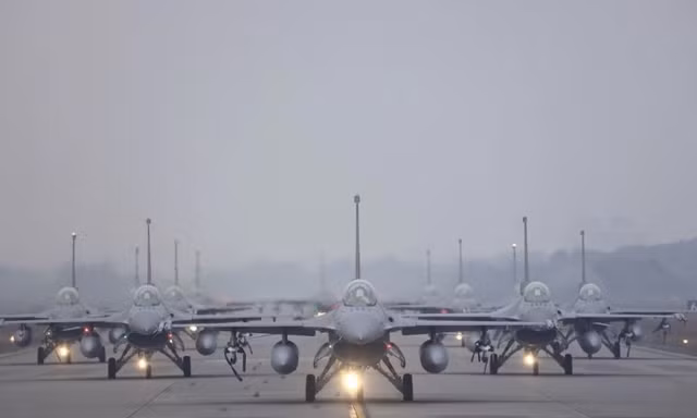 12 tiêm kích F-16 của Đài Loan. (Ảnh: Reuters)