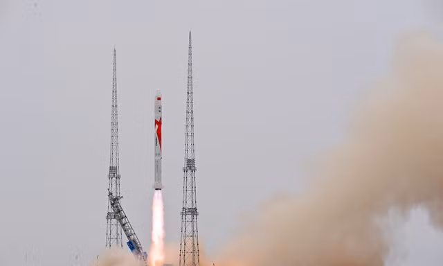 Tên lửa đẩy Zhuque-2 chạy bằng oxy và mê-tan hóa lỏng được phóng lên ngày 12/7. (Ảnh: Xinhua)