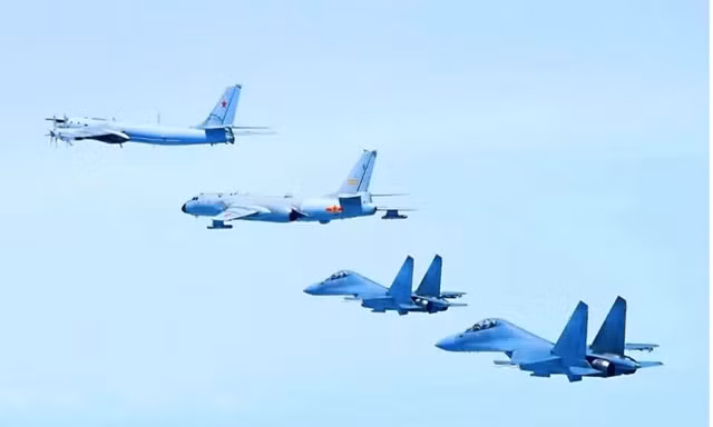 Đội hình tuần tra chung trên không của Trung Quốc và Nga tháng 5/2022. (Ảnh: CCTV)