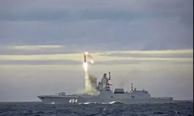 Tên lửa siêu thanh Zircon được phóng từ tàu Đô đốc Gorshkov tháng 5/2022