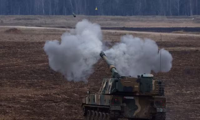 Lựu pháo K9 do Hàn Quốc sản xuất tham gia cuộc tập trận ở Ba Lan ngày 30/3/2023. (Ảnh: Reuters)