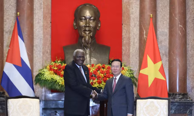 Chủ tịch Quốc hội Cuba Esteban Lazo Hernandez hội kiến Chủ tịch nước Võ Văn Thưởng. (Ảnh: Như Ý)