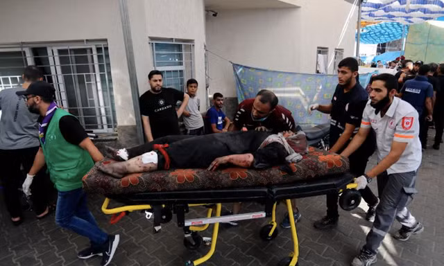 Số người chết vì bom đạn ở Dải Gaza đã vượt mốc 10.000. (Ảnh: AP)