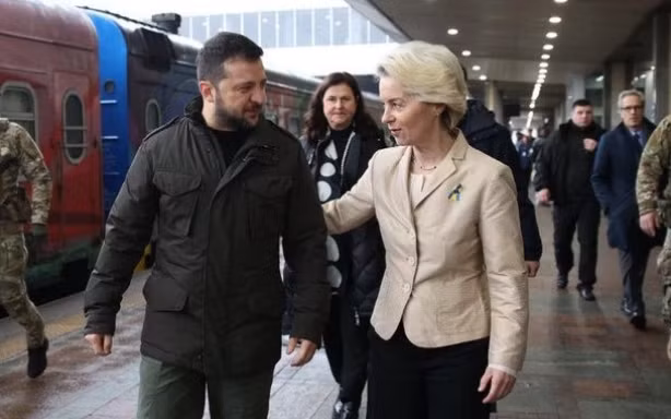 Chủ tịch EU Ursula von der Leyen vừa có chuyến thăm Ukraine. (Ảnh: Reuters)