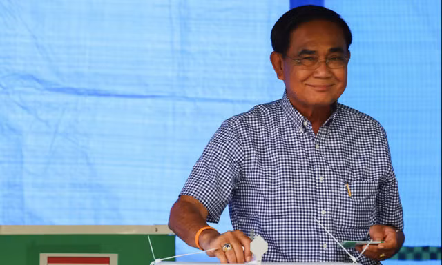 Thủ tướng Thái Lan Prayuth Chan-o-cha đi bỏ phiếu ở Bangkok ngày 14/5. (Ảnh: Reuters)