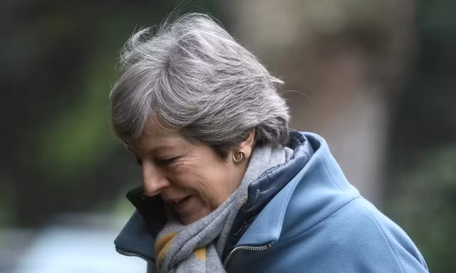 Thủ tướng Anh Theresa May đi lễ nhà thờ ngày 7/4 trong bối cảnh khủng hoảng Brexit.