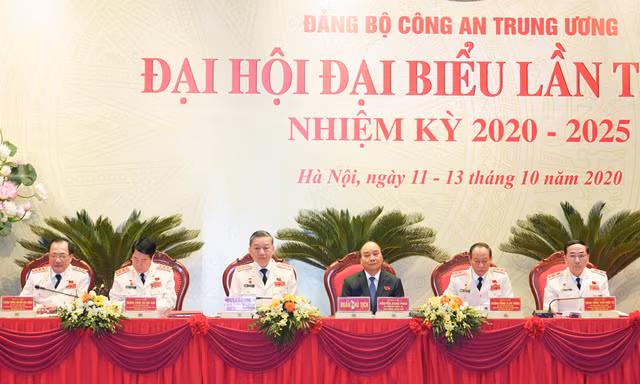 Thủ tướng Nguyễn Xuân Phúc tới dự Đại hội đại biểu Công an Trung ương