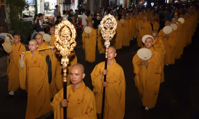 Lễ rước tôn tượng đức Phật sơ sinh mừng Đại lễ Vesak 